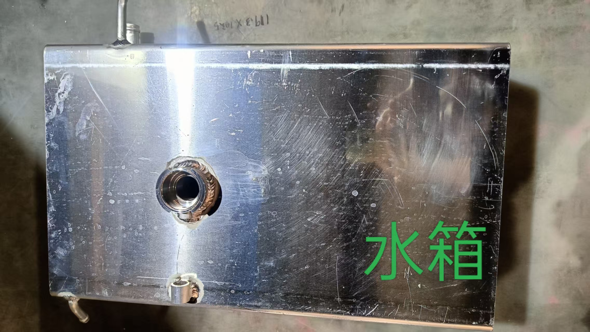 重载设备不锈钢膨胀水箱